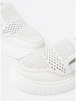 Štýlové biele dámske topánky na platforme Štýlové biele dámske topánky na platforme