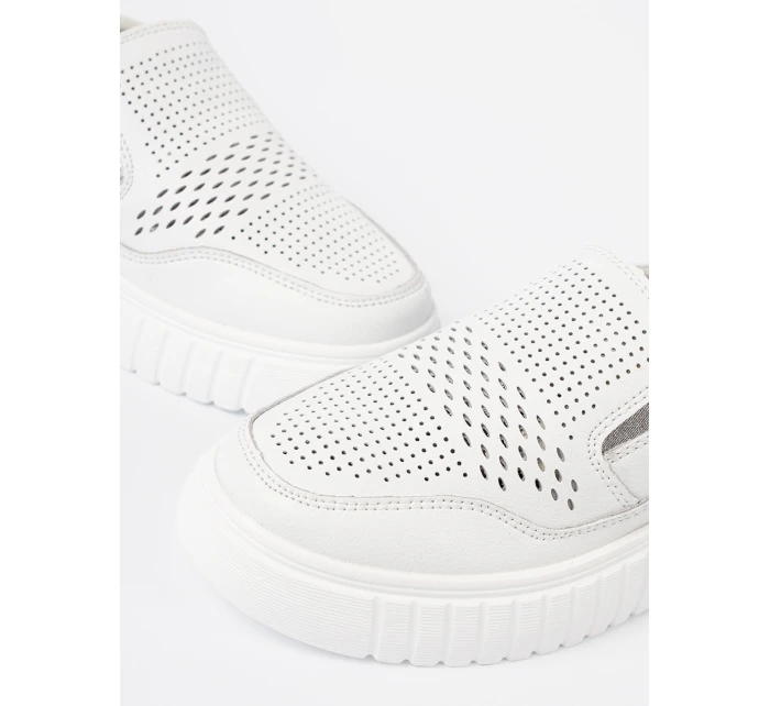 Štýlové biele dámske topánky na platforme Štýlové biele dámske topánky na platforme