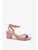 Sandále na podpätku model 213010 Vykročte štýlovo