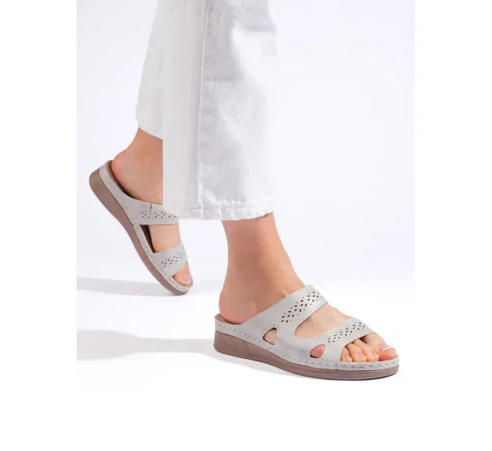 Trendy nazouváky dámské šedo-stříbrné na plochém podpatku Trendy nazouváky dámské šedo-stříbrné na plochém podpatku