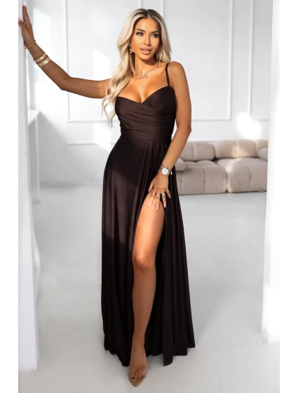 Dlouhé společenské šaty bez ramínek s rozparkem na nohou  hnědé model 21837402 - numoco basic