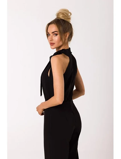 model 18383617 Kombinéza s výstřihem a vázáním černá - Moe