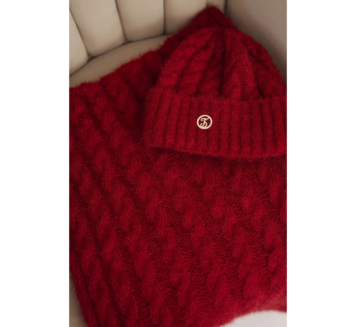 Dámska čiapka a šatka s pruhom a ozdobou červená