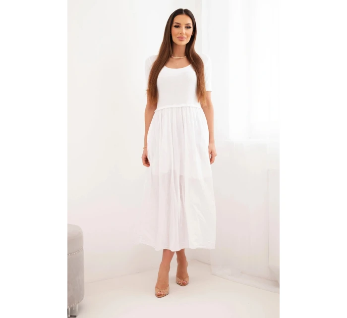 Dámske bavlnené midi šaty s krátkymi rukávmi a rozšírenou spodnou časťou biele