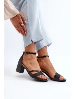 Dámské sandály na nízkém podpatku černé model 21658188 - VINCEZA Dámské sandály na nízkém podpatku černé model 21658188 - VINCEZA