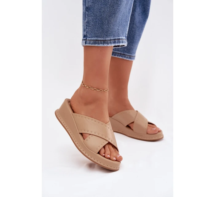 Zdobené dámské sandály na platformě z eko kůže Béžové Calorissa Zdobené dámské sandály na platformě z eko kůže Béžové Calorissa