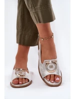 Eleganckie Sandały Z Ozdobą Na Płaskim Obcasie S.Barski KV51-003 Srebrne