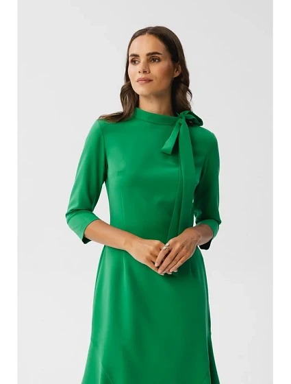 model 18882459 Šaty s vázáním u krku zelené - STYLOVE
