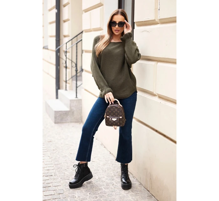 Dámsky mohérový sveter s volánovými rukávmi a výrezom na chrbte khaki Dámsky mohérový sveter s volánovými rukávmi a výrezom na chrbte khaki