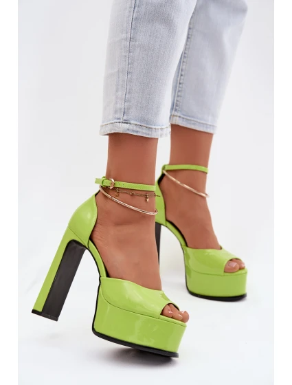 Lakované dámské sandály na podpatku a platformě Zelené model 21951663 - Boto