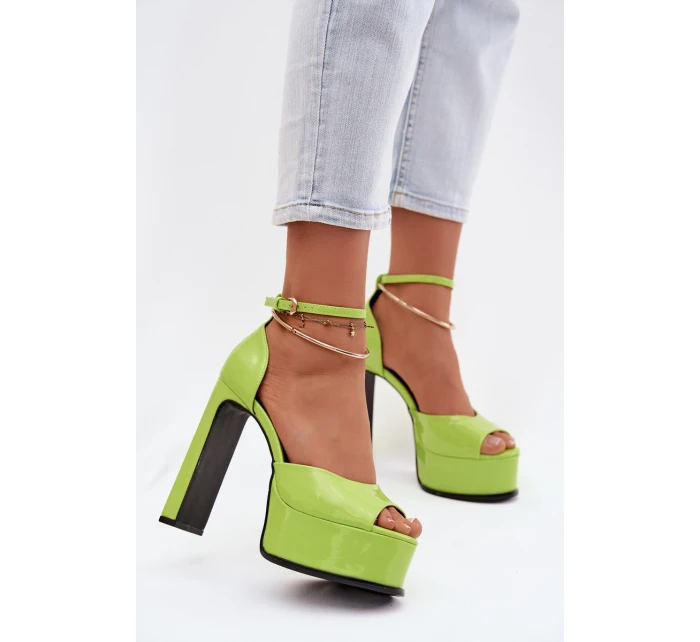 Lakované dámské sandály na podpatku a platformě Zelené model 21951663 - Boto
