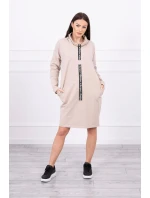 Šaty s kravatou ve světle béžové barvě Šaty s kravatou ve světle béžové barvě