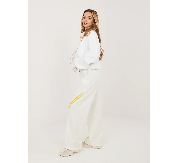 Spodnie dresowe IT DR model 22039709 ecru - FPrice