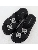 Dámske žabky na platforme so zirkónmi čierne Potocki 16347