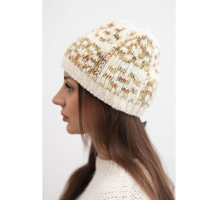 Dámska zimná čiapka s farebnou priadzou a hrubým úpletom K355 ecru+red+green