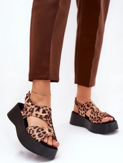 Dámské sandály s leopardím vzorem na platformě z eko semiše hnědé model 21688144 - Boto