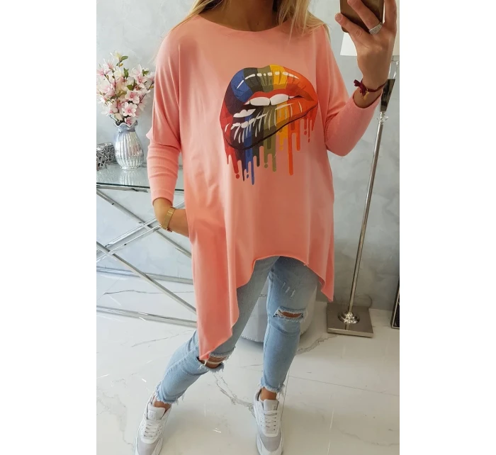 Oversize blúzka s dúhovou potlačou pier v marhuľovej farbe