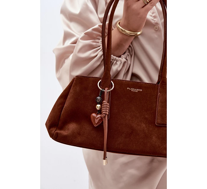 Eko semišová kabelka s přívěskem Camel model 22111614 - Flora&Co