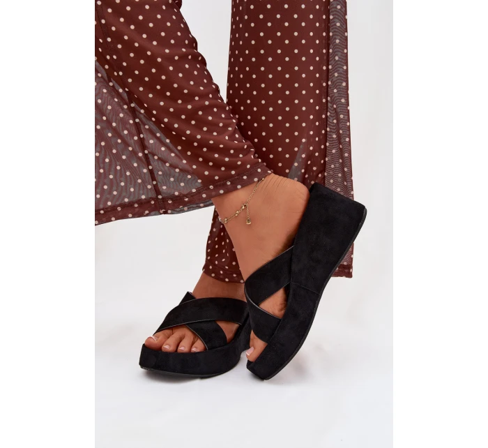 Dámské pantofle na platformě z eko semiše černé Calorine