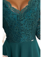 AMBER - Elegantné dlhé dámske krajkové šaty vo fľaškovo zelenej farbe s výstrihom 309-5