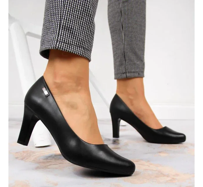 Čierne lodičky na podpätku W Sergio Leone