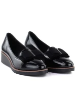 Dámske vysoké lakované čierne poltopánky Vinceza 58630