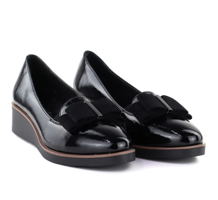 Dámske vysoké lakované čierne poltopánky Vinceza 58630