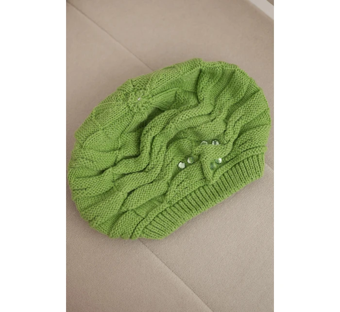Dámska zimná čiapka s ozdobným pletením a kryštálmi K398 pistáciová
