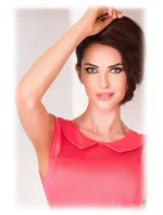 Dámské společenské šaty s límečkem a korálové Korálová / S model 15042633 - numoco Dámské společenské šaty s límečkem a korálové Korálová / S model 15042633 - numoco