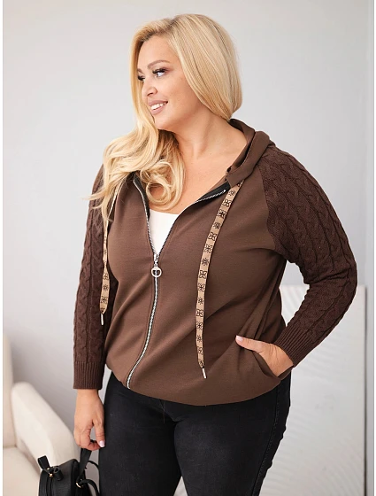 Dámská bavlněná mikina Plus Size s pletenými rukávy a kapucí hnědá Dámská bavlněná mikina Plus Size s pletenými rukávy a kapucí hnědá