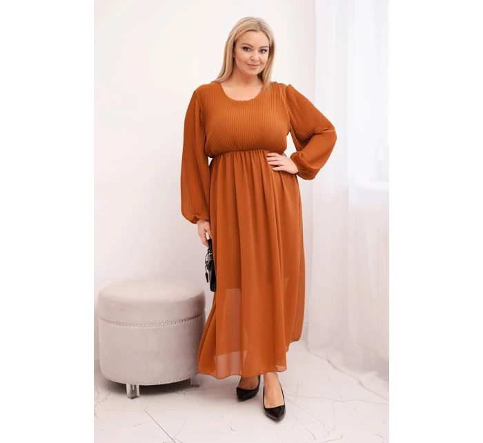 Dámská plisovaná sukýnka Plus Size z viskózy a s dlouhým rukávem camelová Dámská plisovaná sukýnka Plus Size z viskózy a s dlouhým rukávem camelová