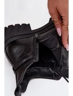 Nízké zateplené dámské kotníkové boty na klínku s ozdobným páskem Černé model 21708426 - Boto Nízké zateplené dámské kotníkové boty na klínku s ozdobným páskem Černé model 21708426 - Boto