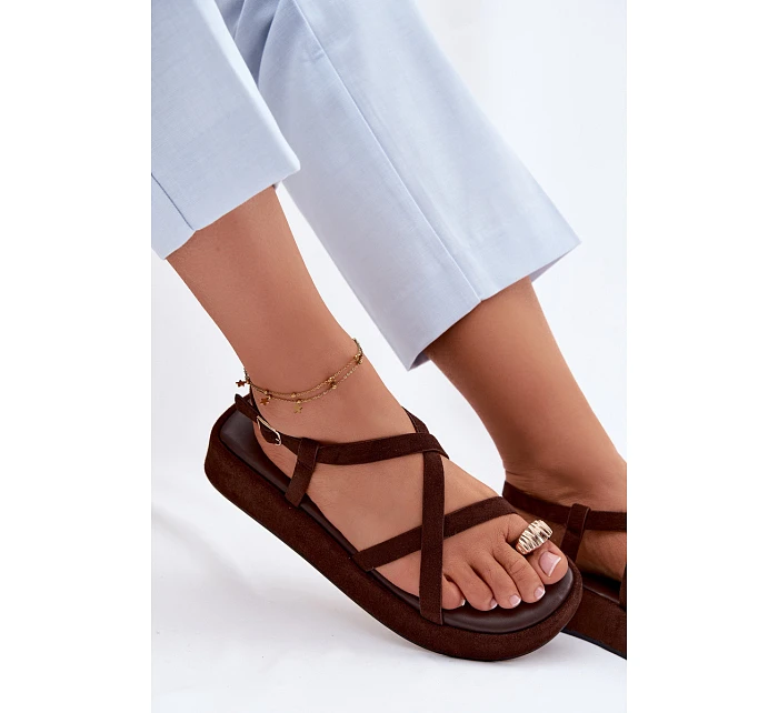 Sandály na platformě s zlatým detailem čokoládové model 22111363 - Boto