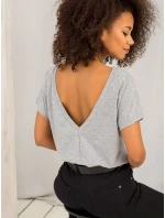 Šedé tričko se zadním výstřihem Šedé tričko se zadním výstřihem