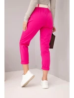 Dámské bavlněné kalhoty s páskem a ohrnutými nohavicemi model 22275501 - K-Fashion Dámské bavlněné kalhoty s páskem a ohrnutými nohavicemi model 22275501 - K-Fashion