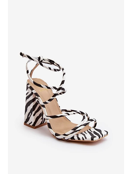Moderní sandály na podpatku černobílé model 21650119 - Boto