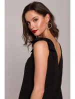 K128 Jednoduché šaty áčkového strihu s mašľou - čierne K128 Jednoduché šaty áčkového strihu s mašľou - čierne