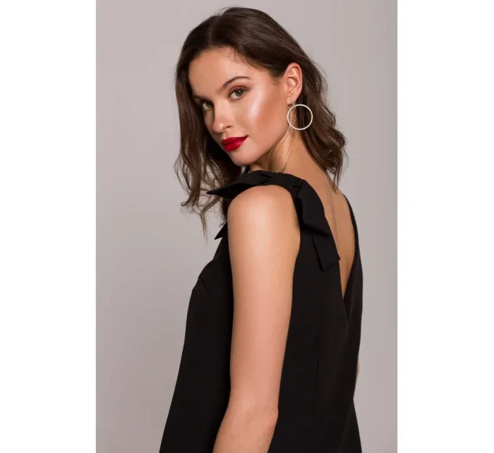 K128 Jednoduché šaty áčkového strihu s mašľou - čierne K128 Jednoduché šaty áčkového strihu s mašľou - čierne