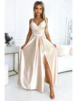 Elegantní dlouhé béžové dámské saténové šaty s výstřihem a rozparkem na noze model 19405276 - numoco