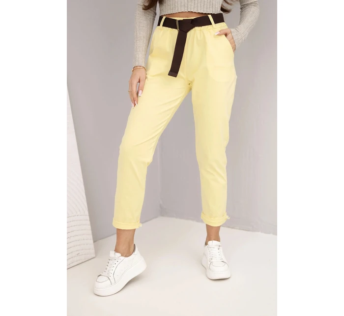 Dámské bavlněné kalhoty s páskem a ohrnutým lemem žluté