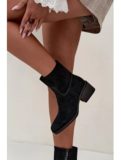 Dámské kotníkové boty z přírodní semišové kůže na podpatku černé model 22348788 - Boto