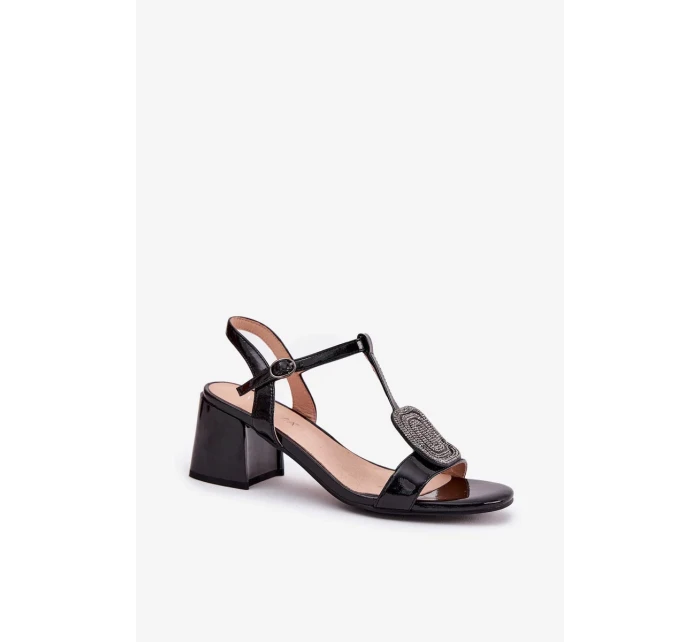 Dámske lakované sandále so zdobením - čierne Vinceza Dámske lakované sandále so zdobením - čierne Vinceza
