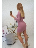 Šaty s ozdobnými gombíkmi tmavo ružové