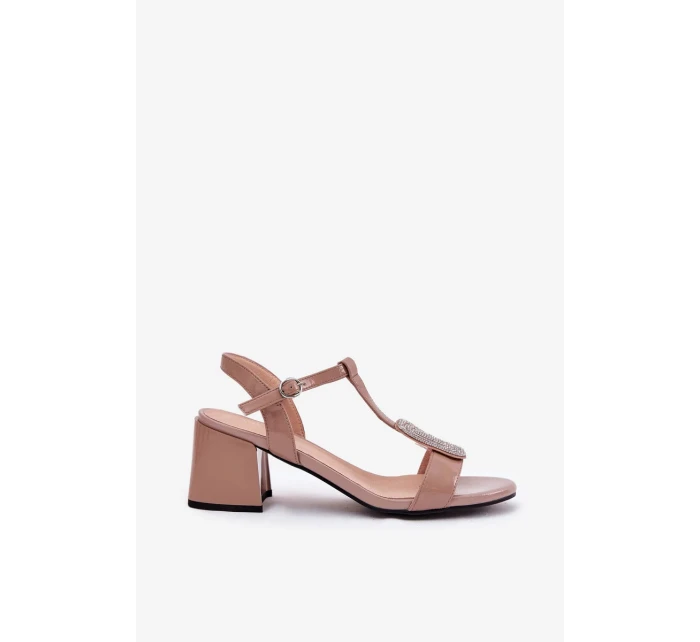 Dámske lakované sandále so zdobením - béžové Vinceza Dámske lakované sandále so zdobením - béžové Vinceza