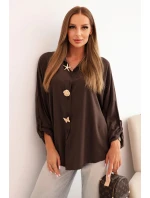 Dámska košeľa z viskózy s ozdobnými gombíkmi a golierom hnedá