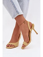 Sandále na podpätku model 225631 Vykročte štýlovo