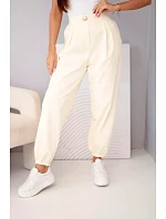 Dámské bavlněné kalhoty s vysokým pasem a ozdobným knoflíkem model 22205857 - K-Fashion