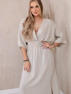 Mušelínové šaty s výšivkou v pase béžový