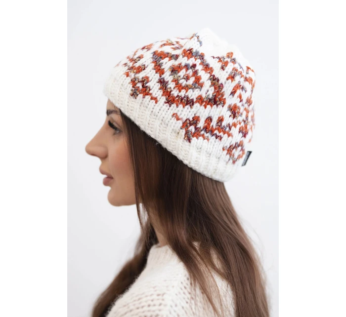 Dámska zimná čiapka s farebnými vzormi a hrubým úpletom K353 white+rust