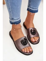 Klapki Damskie Na Płaskim Obcasie Z Ozdobnym Detalem KV51-007 Grafitowe